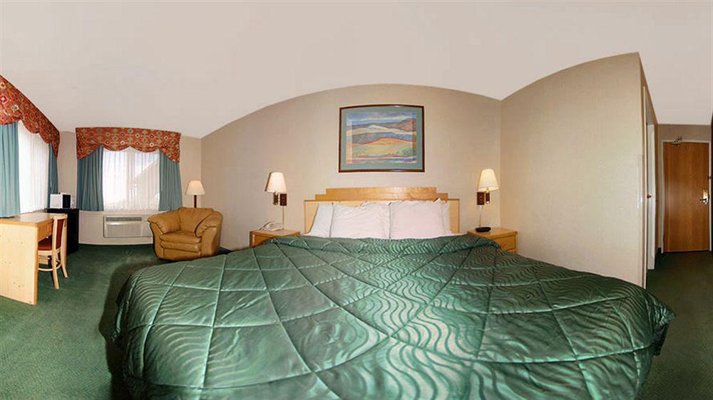 פואבלו Quality Inn & Suites West מראה חיצוני תמונה