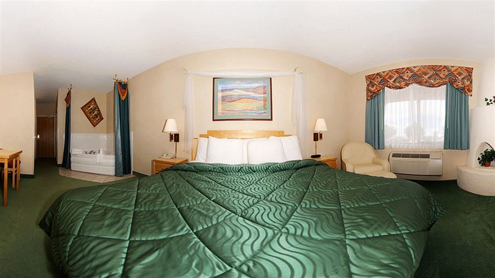 פואבלו Quality Inn & Suites West מראה חיצוני תמונה
